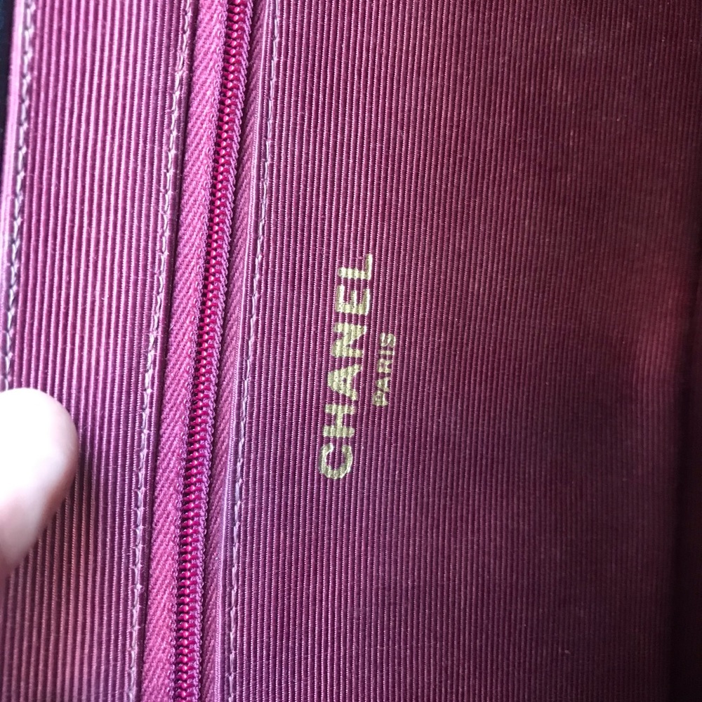 Authentic CHANEL Lambskin Black CC bag - Picture 6 of 8